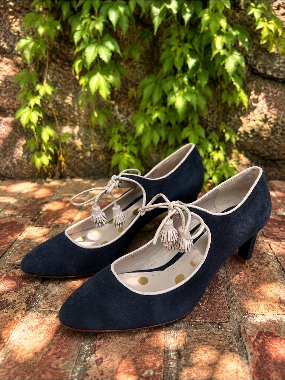 BODEN Charcoal Suede Tassel Tie Quiet Luxury Almond Toe Classic Pumps, 39.5